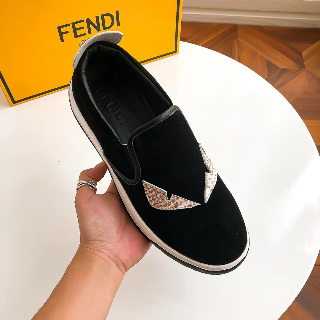 Factory price: 380💰 FENDI* Fendi Classic Shoe Series F Family Little Monster The upper is made of high-quality frosted cowhide, the sheepskin lining is soft and comfortable, the open-molded outsole is a versatile fashion men's shoe, size 38-44